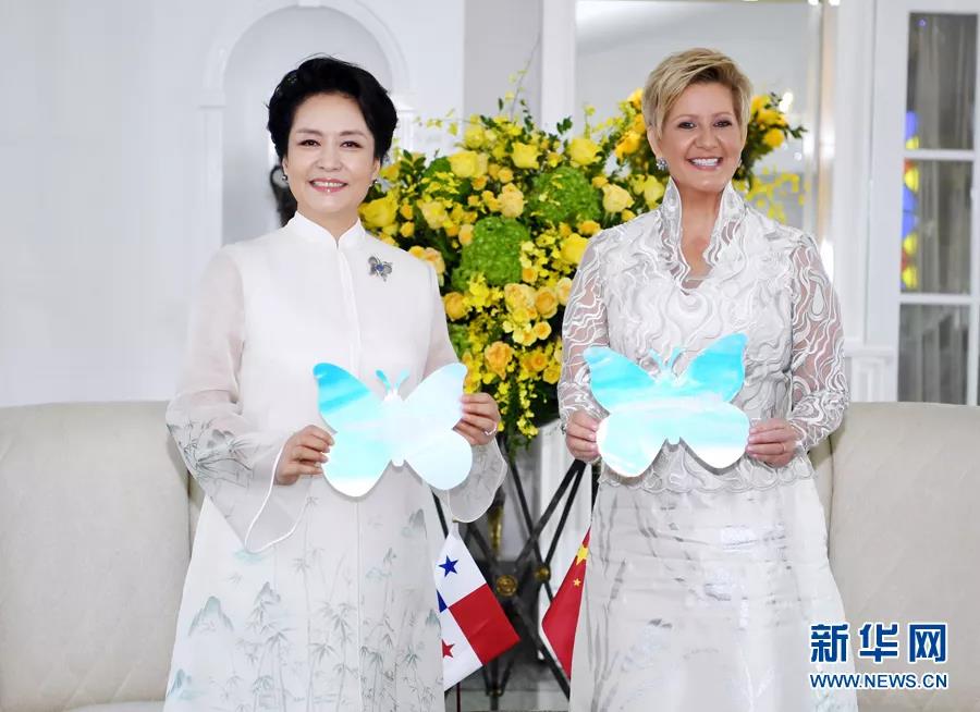 彭丽媛会见巴拿马总统夫人卡斯蒂略 并共同出席艾滋病防治公共宣传活动(图1)
